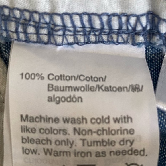 J. Crew Factory Women's 5" Classic
Chambray Shorts Size 10
Medium blue - Picture 4 of 5